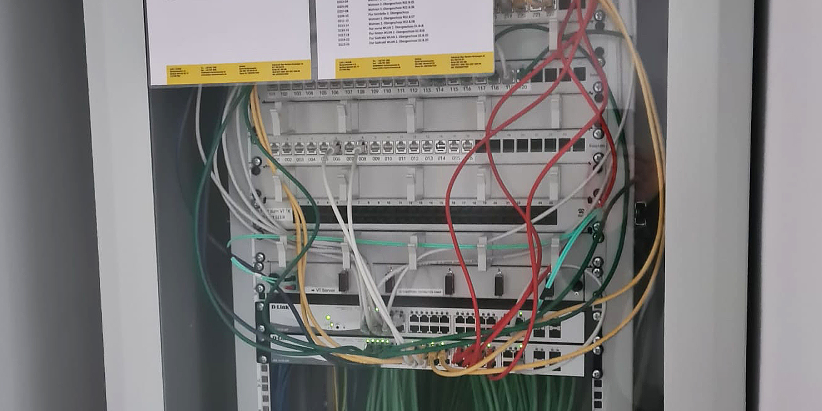 Serverschrank Verteiler Switch